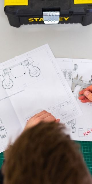 Engineering drawing plan of four wheels.