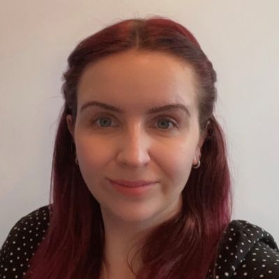 Head shot of Suzanne Cox looking directly into the camera