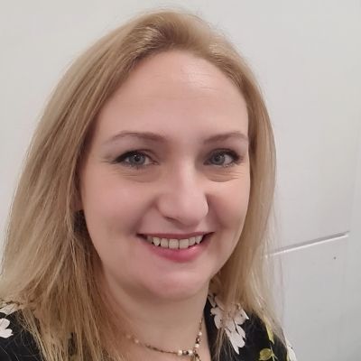 Headshot of a smiling Jessica Wray, a Paramedic Science lecturer at BNU