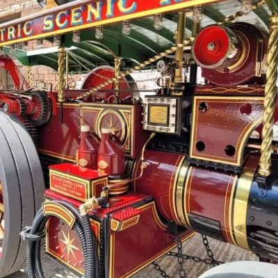 From Buckingham Palace workshops to vintage engines 🚂✨

Meet BNU graduate Stuart Duncumb, a traditional signwriter helping to keep a historic craft alive.

Using hand-painted techniques, Stuart create...