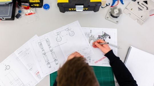 Engineering drawing plan of four wheels.