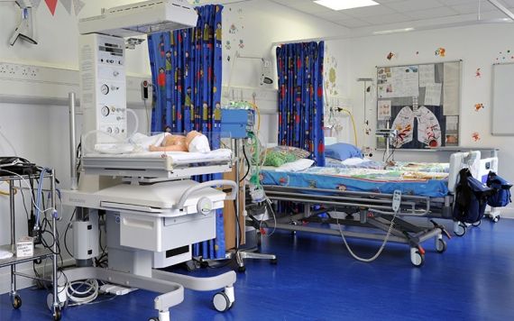 Simulation ward at Uxbridge Campus with beds and baby mannequin