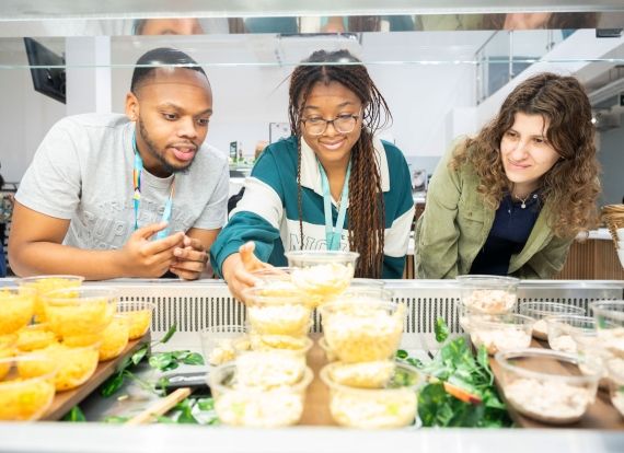 Students getting lunch in Beeches Cafe