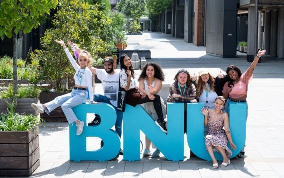 Students on BNU sign