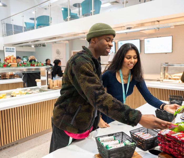 Students getting lunch in Beeches Cafe