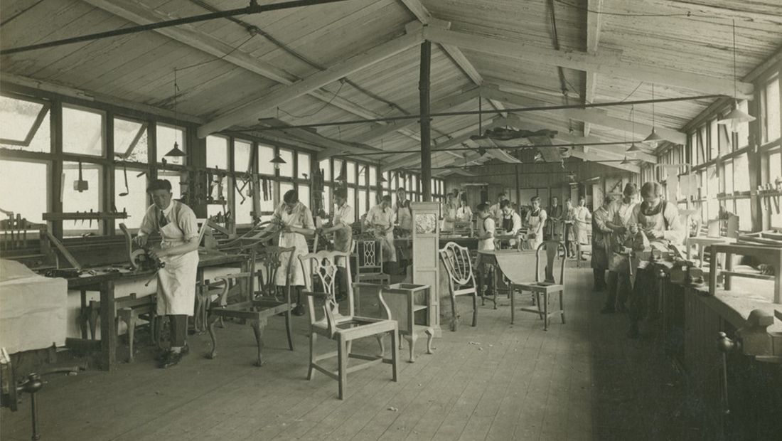 chairmaking trainees at the Technical Institute approx 1924 (image from High Wycombe Furniture Archive)