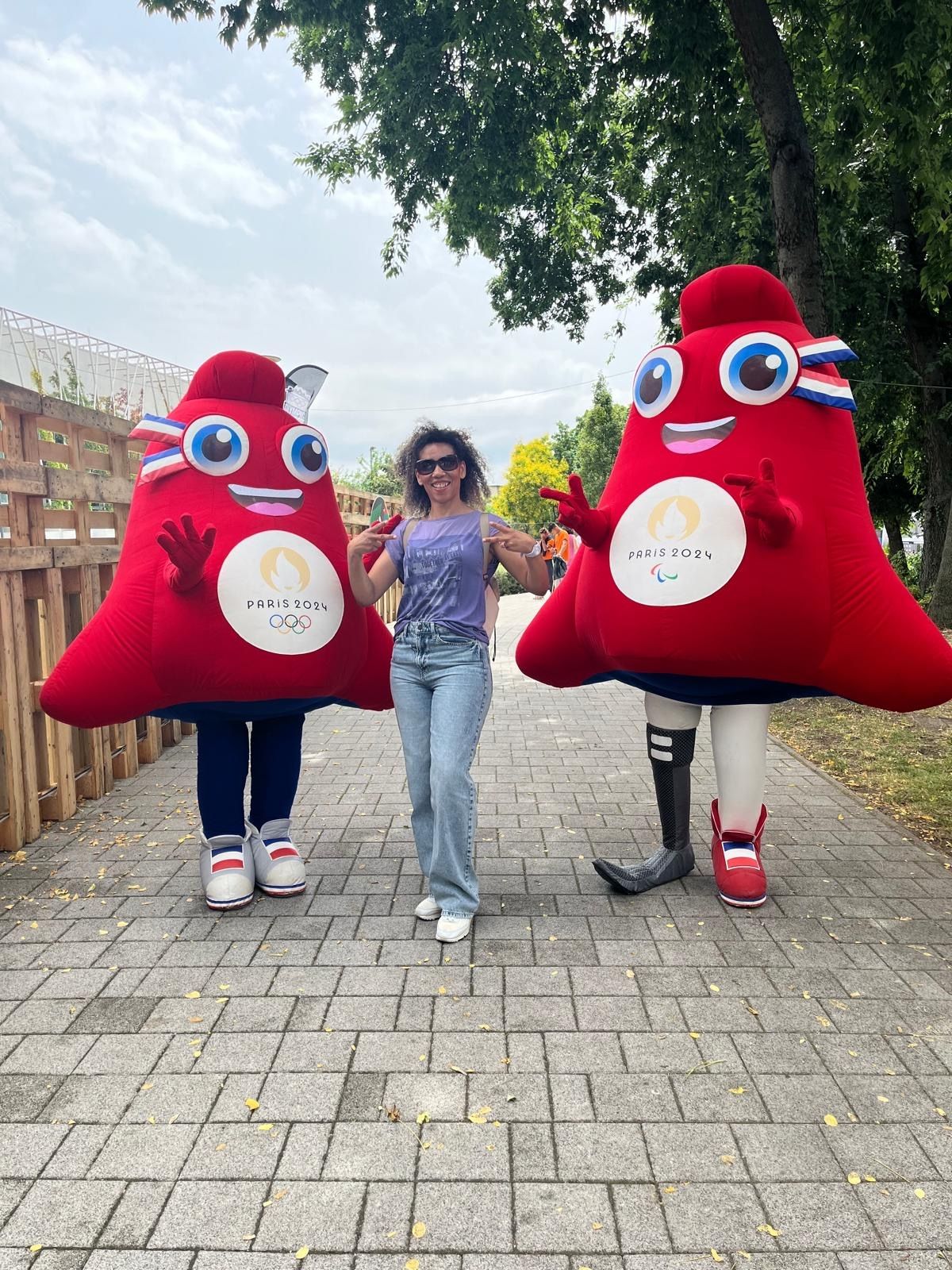 Sonja posed with the Paris Olympic mascots