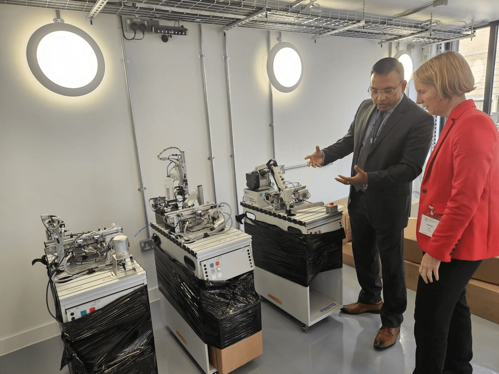 Emma Reynolds visited the School of Engineering