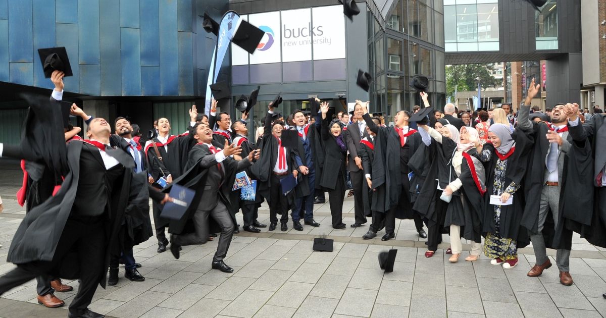 guest graduation dress code